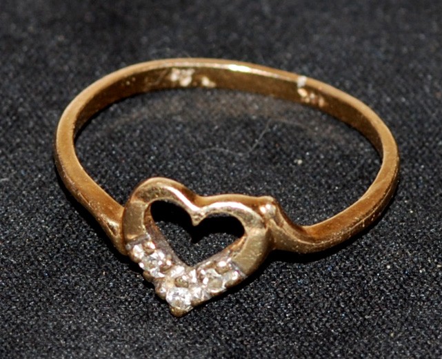 14K Heart Gold Ring with 3 Diamonds